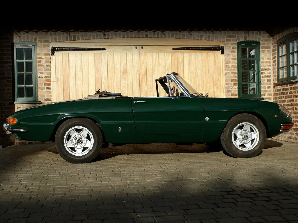 Alfa Romeo 1750 spider boat tail